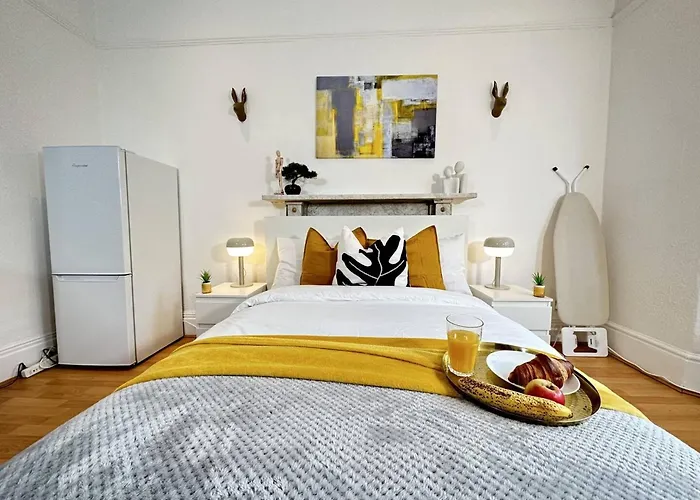 Bright And Airy Studio In Trendy Birmingham Locale
