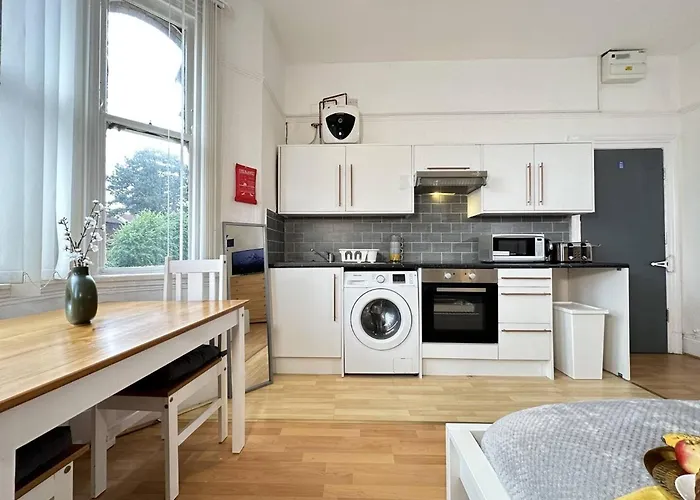 Bright And Airy Studio In Trendy Birmingham Locale